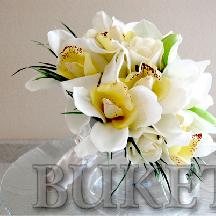 Букет невесты из искусственных цветов.